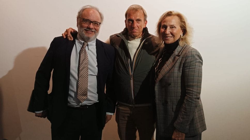 Paolo De Chiesa (al centro) con Giorgio Gandola e Roberta Bernasconi Paolo De Chiesa (al centro) con Giorgio Gandola e Roberta Bernasconi