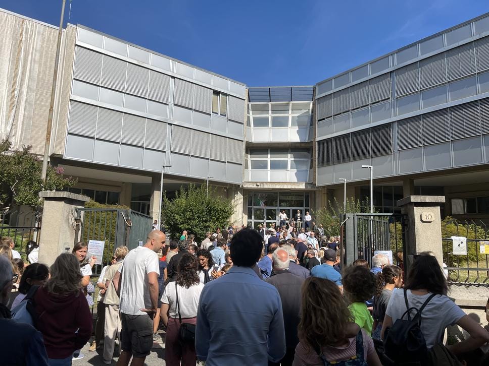 Il presidio organizzato a settembre fuori dalla scuola Corridoni