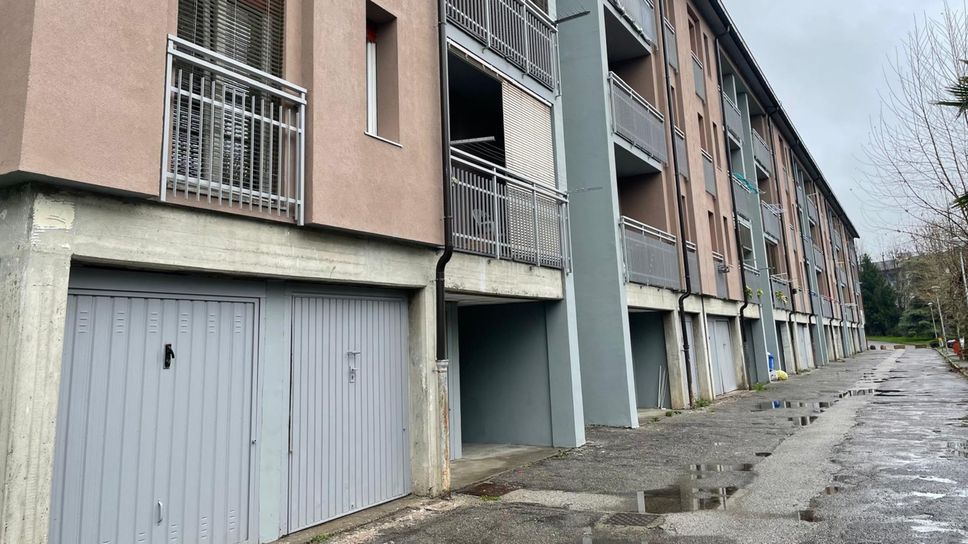 Il complesso di proprietà comunale in via Grandi Il complesso di proprietà comunale in via Grandi