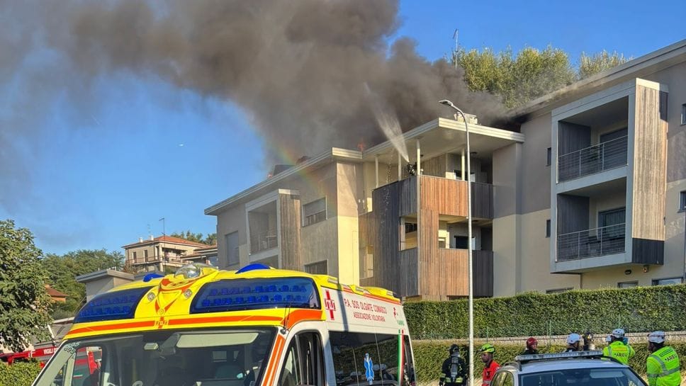 Il terribile rogo della palazzina in via Fratelli Rosselli Il terribile rogo della palazzina in via Fratelli Rosselli