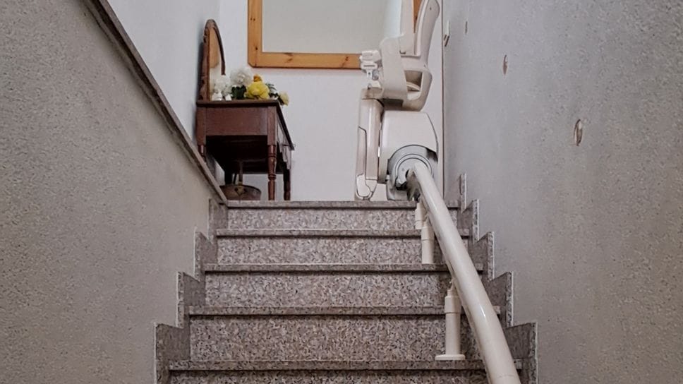 Il montascale che è stato acquistato di tasca propria da Franca Giulini Il montascale che è stato acquistato di tasca propria da Franca Giulini