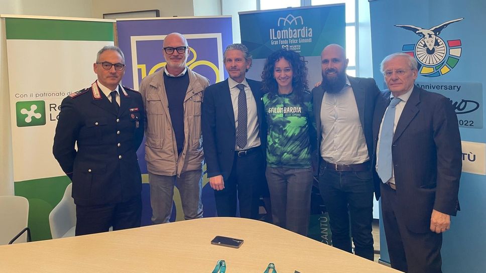 La presentazione a Cantù della Gran Fondo il Lombardia alla presenza del sindaco Alice Galbiati La presentazione a Cantù della Gran Fondo il Lombardia alla presenza del sindaco Alice Galbiati