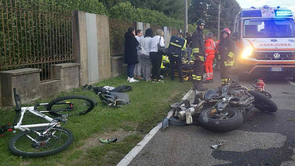 L’investimento dei pedoni e della ciclista alla fermata del bus di via Monte Grappa L’investimento dei pedoni e della ciclista alla fermata del bus di via Monte Grappa