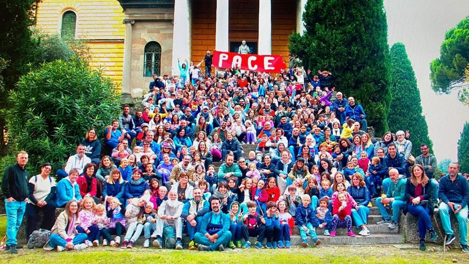 Lo striscione fatto togliere dalla scuola è stato esposto a La Rotonda Lo striscione fatto togliere dalla scuola è stato esposto a La Rotonda