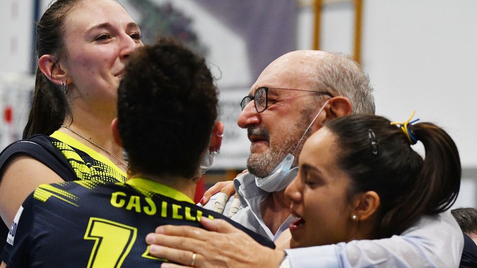 Uno dei momenti più belli per Graziano Crimella: la promozione della Tecnoteam in serie A2 Uno dei momenti più belli per Graziano Crimella: la promozione della Tecnoteam in serie A2