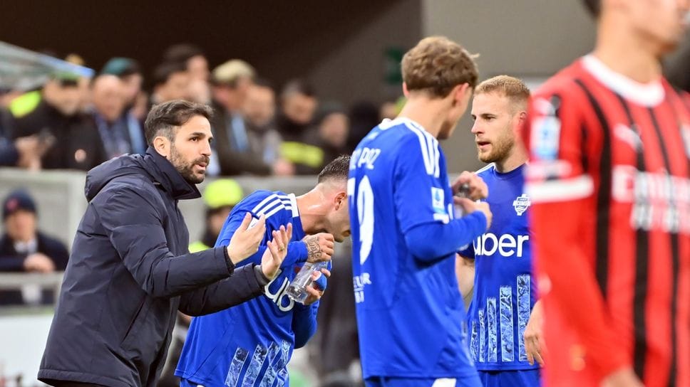 Fabregas sulla questione aveva detto in conferenza: «Se non è mai successo c’è un motivo. Non mi sembra la cosa più giusta per la gente» Fabregas sulla questione aveva detto in conferenza: «Se non è mai successo c’è un motivo. Non mi sembra la cosa più giusta per la gente»