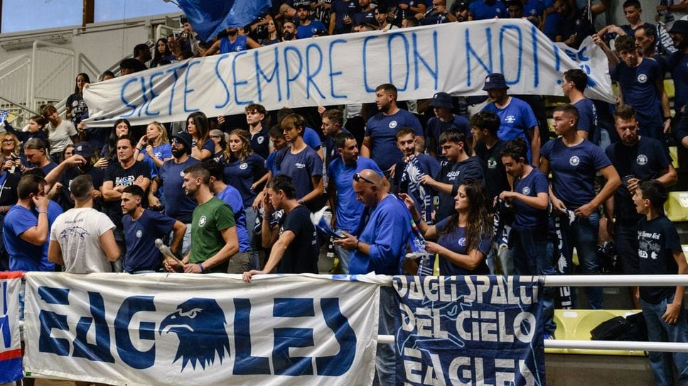 I tifosi più caldi di Cantù, quelli della curva I tifosi più caldi di Cantù, quelli della curva