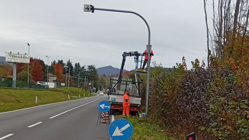 L’intervento degli operai per smontare il tutor L’intervento degli operai per smontare il tutor