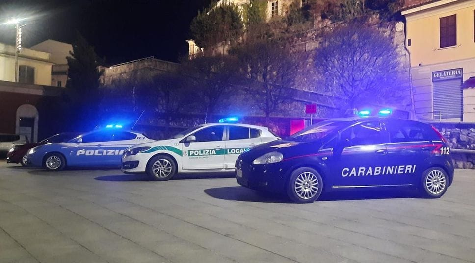 Forze dell’ordine in piazza Garibaldi Forze dell’ordine in piazza Garibaldi