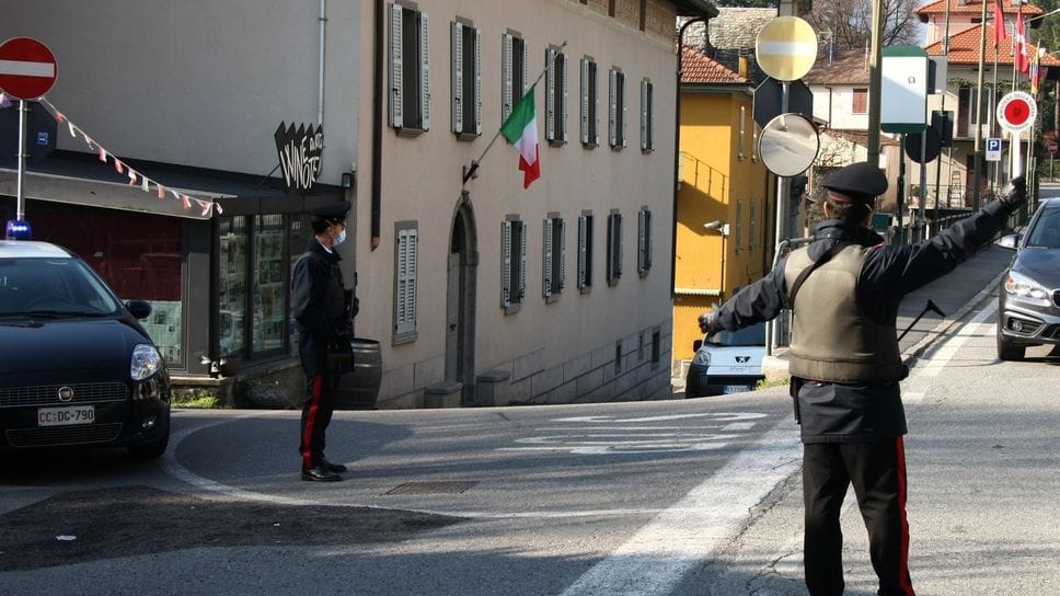 Un posto di controllo dei carabinieri di Tremezzina Un posto di controllo dei carabinieri di Tremezzina