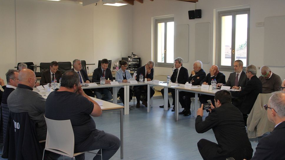 La riunione della Regia di cantiere del 28 ottobre a Menaggio (Selva) La riunione della Regia di cantiere del 28 ottobre a Menaggio (Selva)