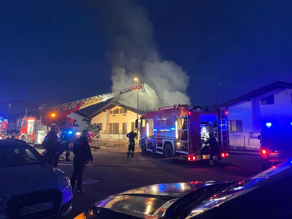 Ronago - Incendio tetto in via Arzia