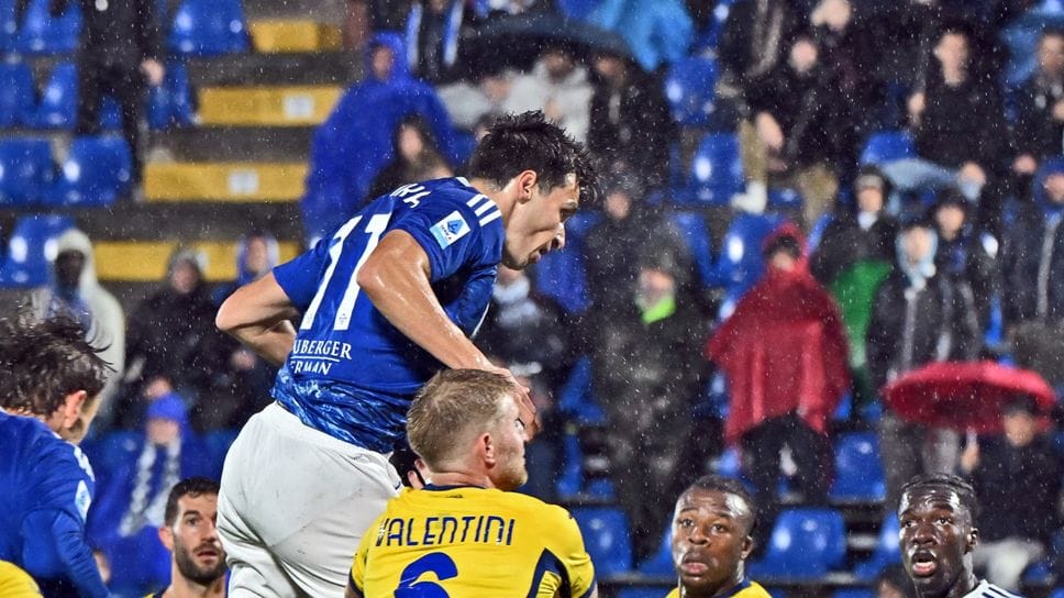 Il colpo di testa vincente di Douvikas contro il Verona