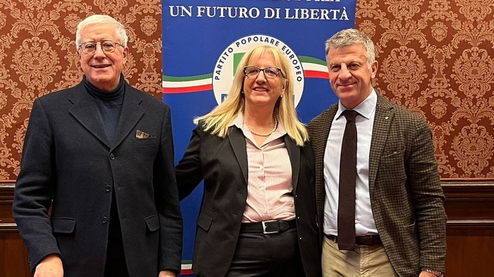 Paola Tocchetti tra Giordano Molteni (a sinistra) e Sergio Gaddi