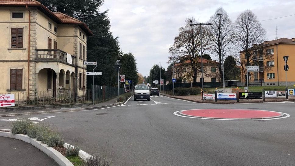 Ecco come si presenta attualmente la rotonda sulla Briantea