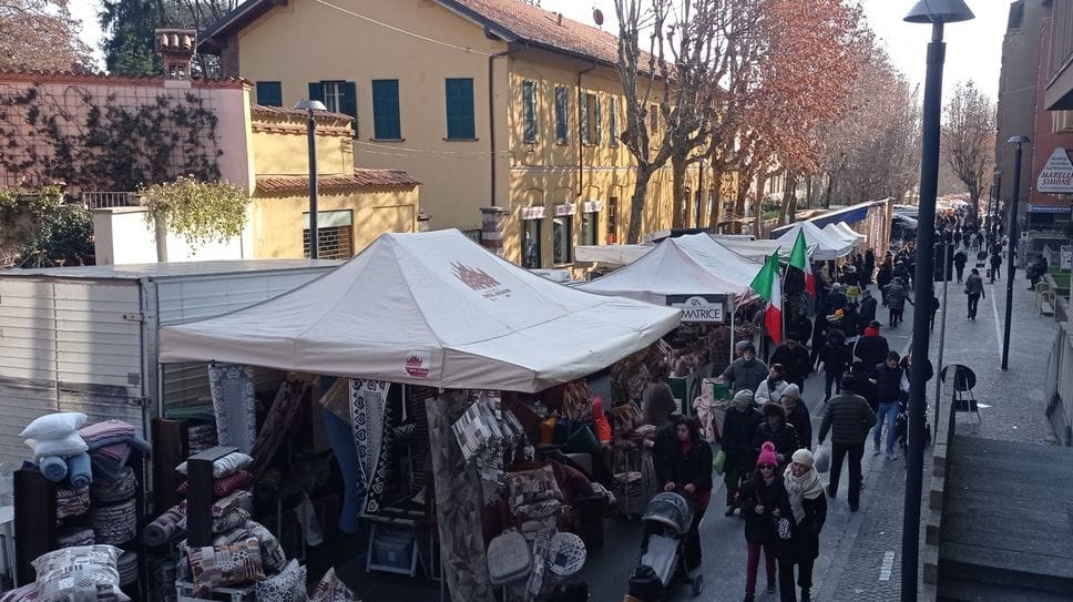 La fiera di Santa Apollonia lungo viale Madonna