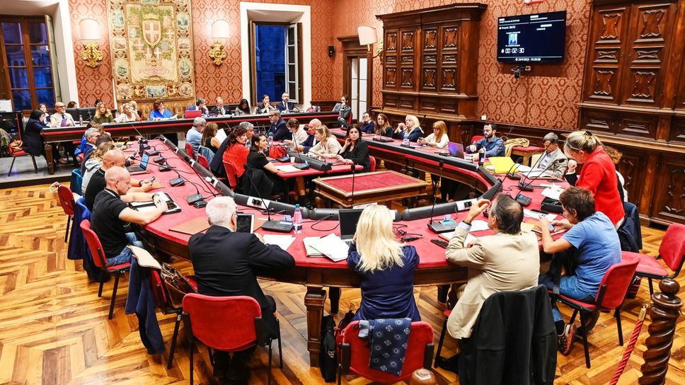 Una seduta del consiglio comunale