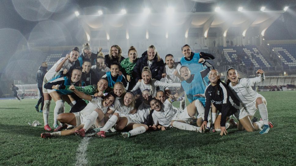 La gioia delle calciatrici di Como Women a fine gara