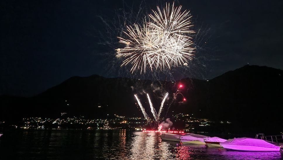 I fuochi d’artificio di una delle tante feste estive a Cernobbio