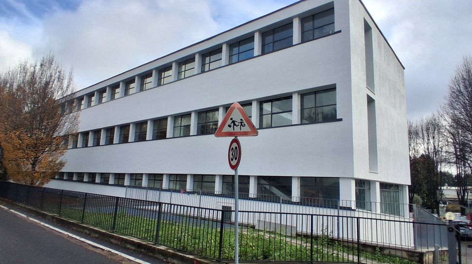 Completato il rifacimento delle facciate delle scuole elementari di via Andina a Cantù