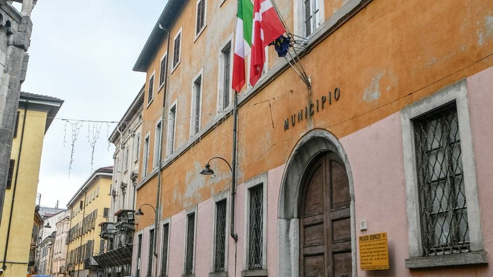La sede del Comune in via Vittorio Emanuele