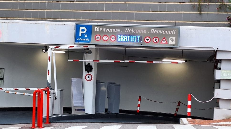 L’autosilo di Montecarlo, in centro, che prevede la prima ora di sosta gratuita e un totale di 24 euro per chi lascia l’auto 24 ore