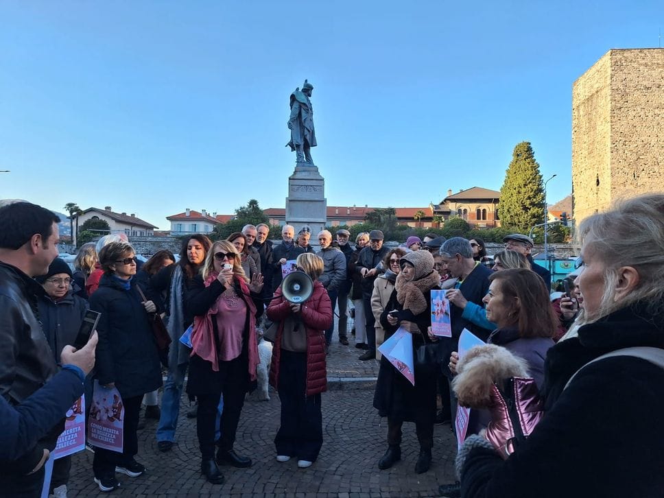 La protesta ha coinvolto molte persone, sia in piazza che in settimana ai sit in organizzati di prima mattina vicino alle piante