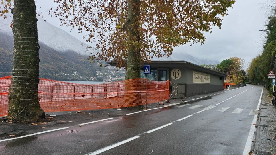 I sigilli comparsi venerdì mattina all’esterno del Crotto dei platani