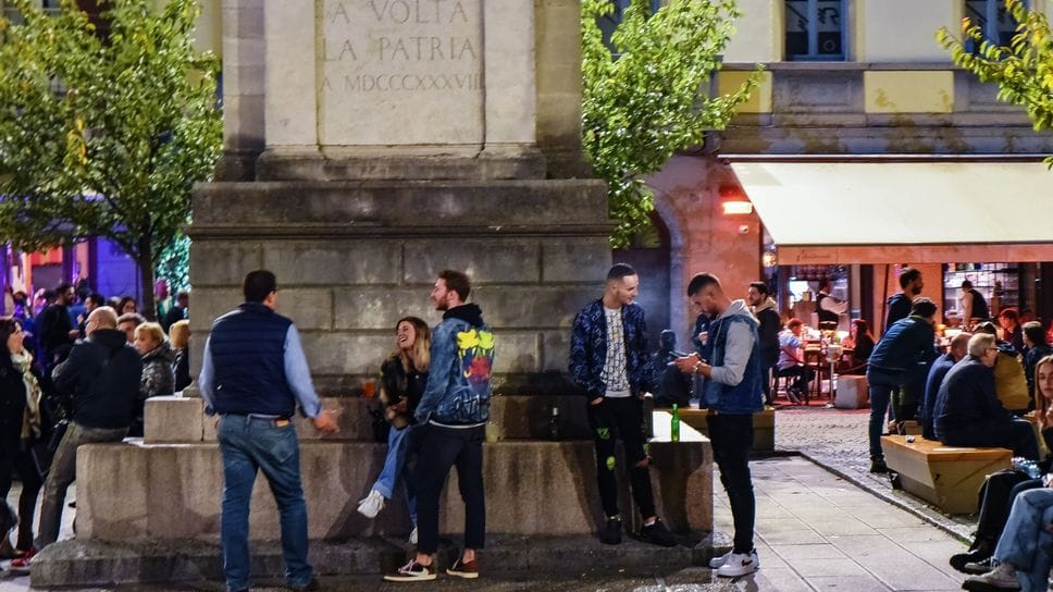 Movida in piazza Volta, sempre più frequentata anche durante l’inverno