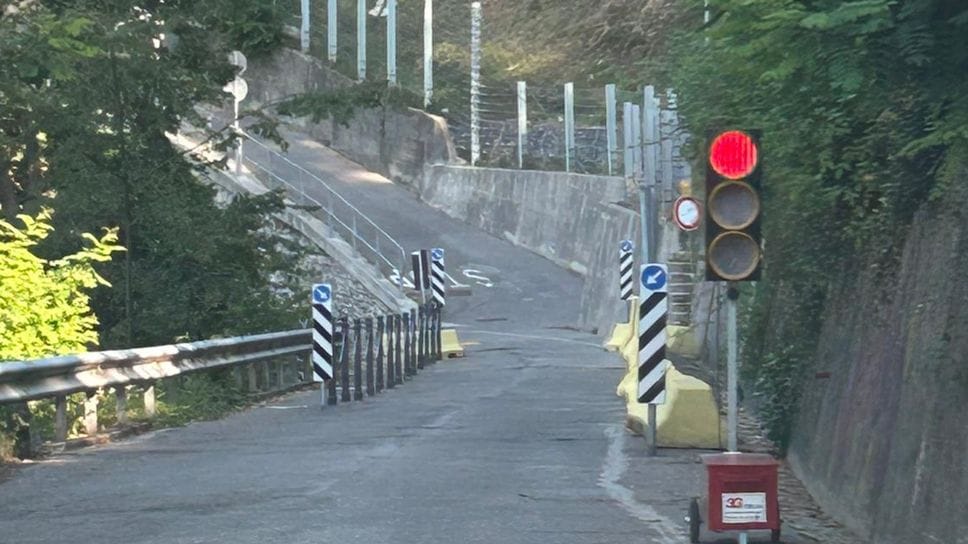 A luglio la strada era stata aperta a senso alternato. prima del maltempo di fine settembre