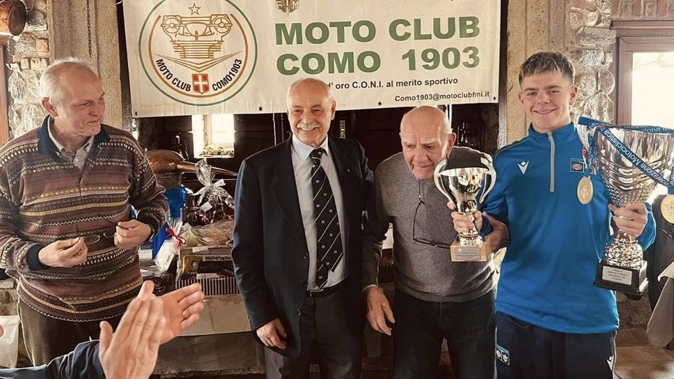 Malinverno, al centro, e Tenconi, a destra, al passaggio di consegne