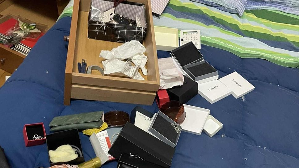 La camera da letto dei proprietari messa sottosopra