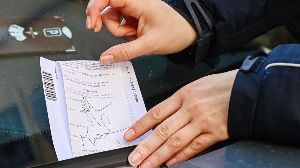 Multe in aumento  soprattutto per il divieto di sosta