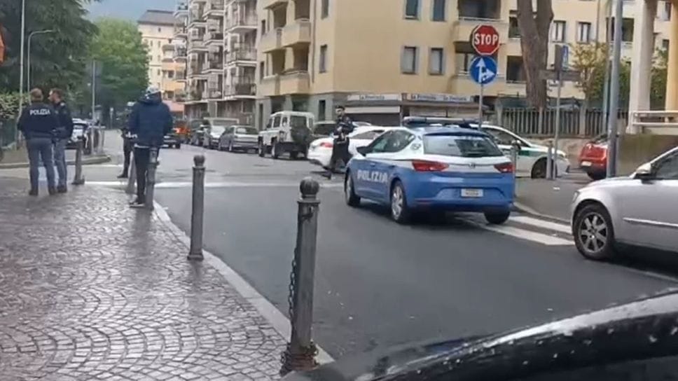 L’aggressione è avvenuta in un condominio in via Anzani