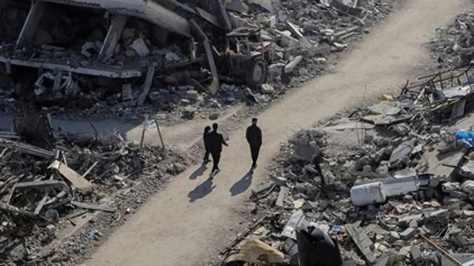 Un’immagine delle macerie a Gaza, dove si sta consumando la guerra del Medio Oriente