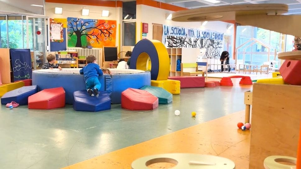 L'asilo di Salita Cappuccini è caratterizzato da spazi luminosi e fatti 