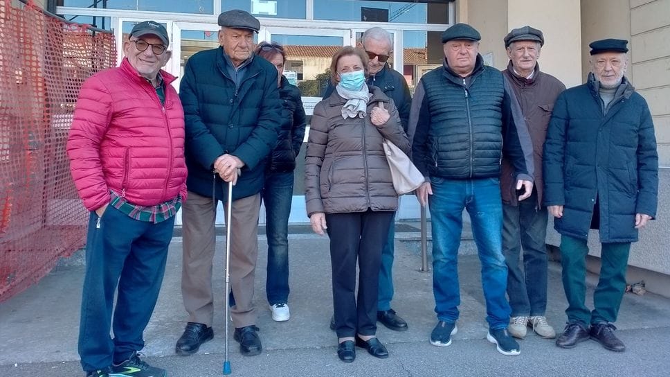 La protesta dei pazienti fuori dal Felice Villa