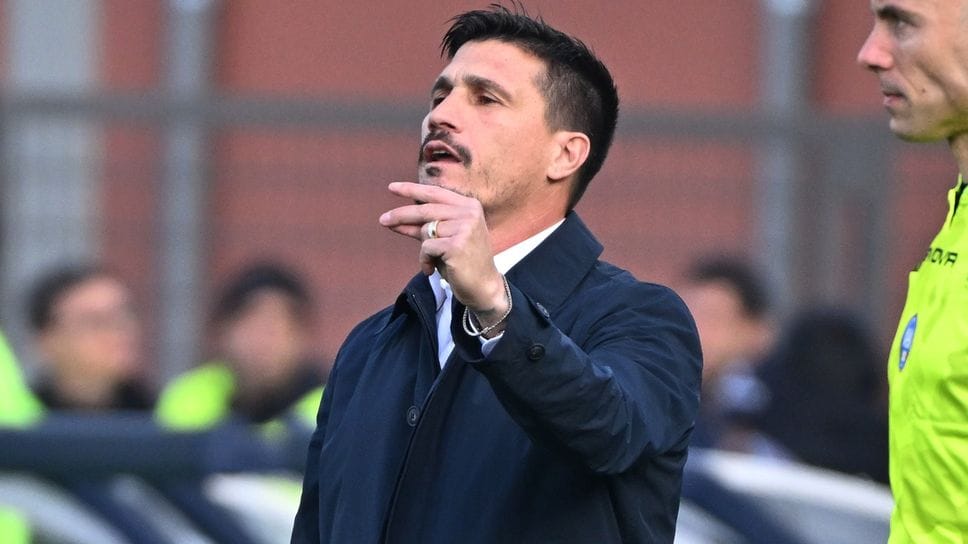L'allenatore del Cagliari Pisacane