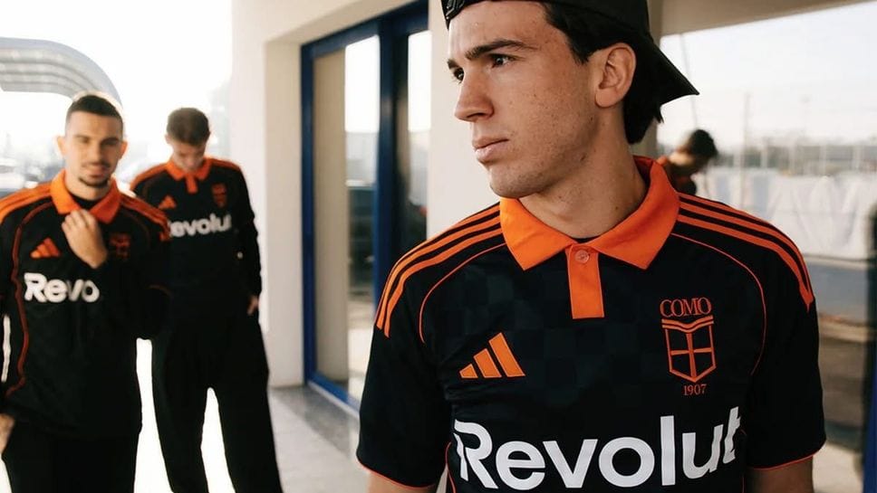 La nuova terza maglia del Como