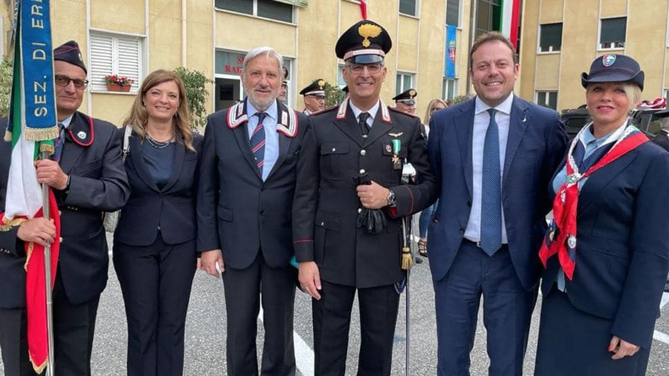 Gianmario Colzani durante una manifestazione: è il terzo da sinistra