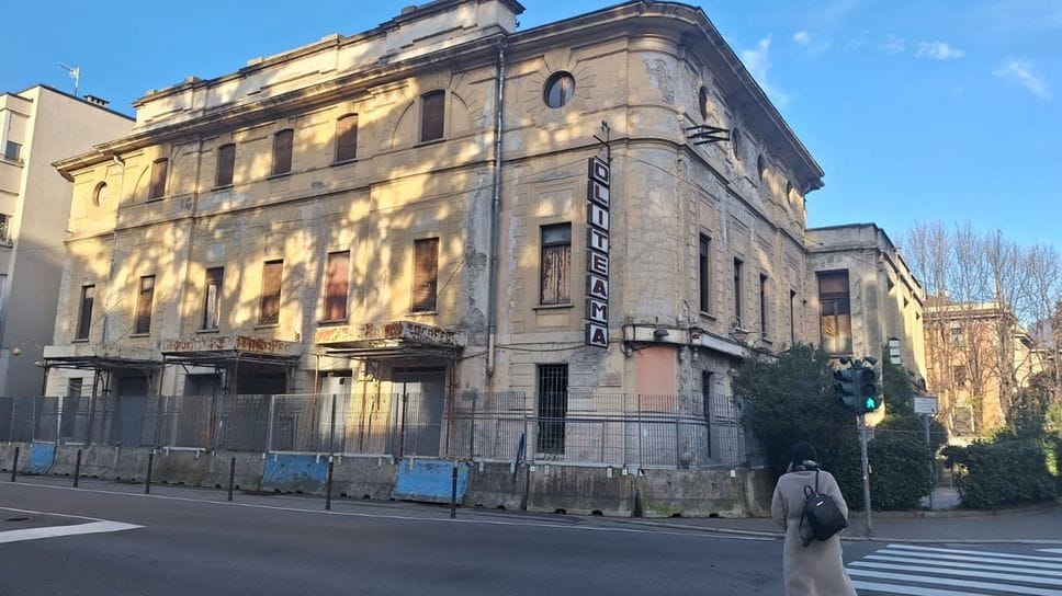 Il teatro Politeama chiuso da vent’anni