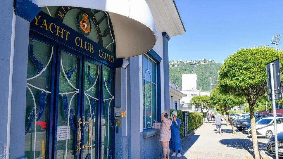 L’ingresso della sede di viale Puecher dello Yacht Club