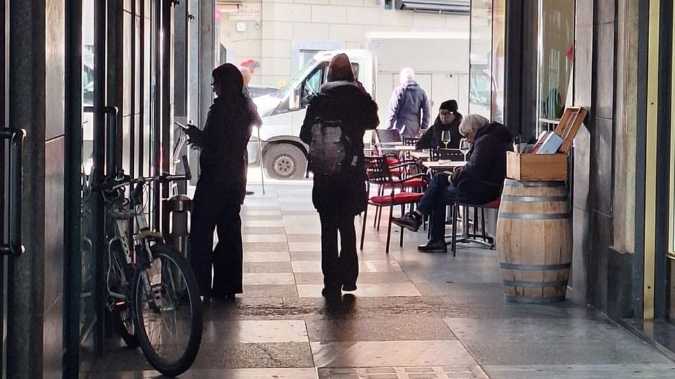 Alcuni tavolini in centro