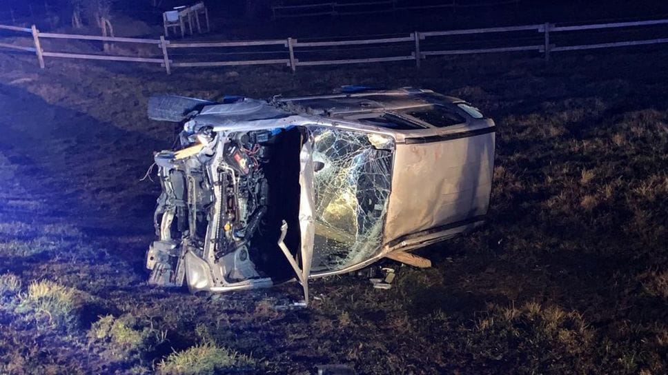 L’auto ribaltata dopo l’incidente