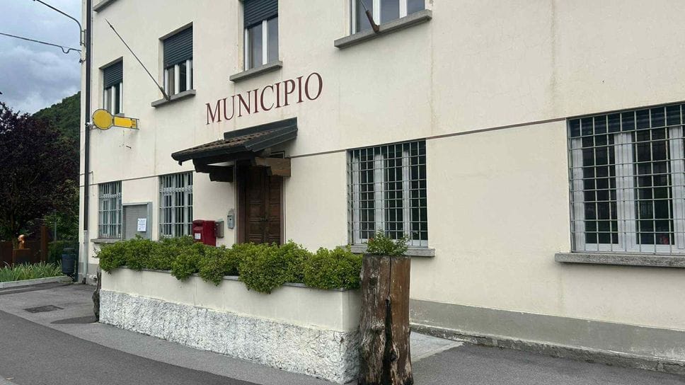 Praticamente conclusi i lavori all’interno del municipio di Barni