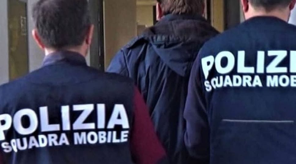 Agenti della Squadra Mobile