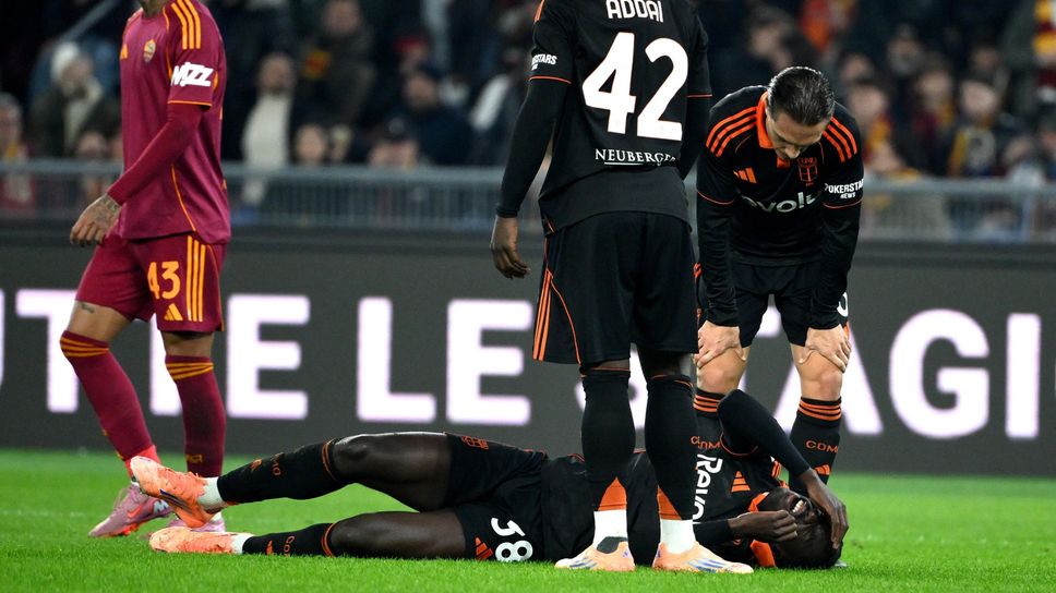 Assane Diao a terra. Il senegalese si è infortunato dopo aver calciato nel primo tempo