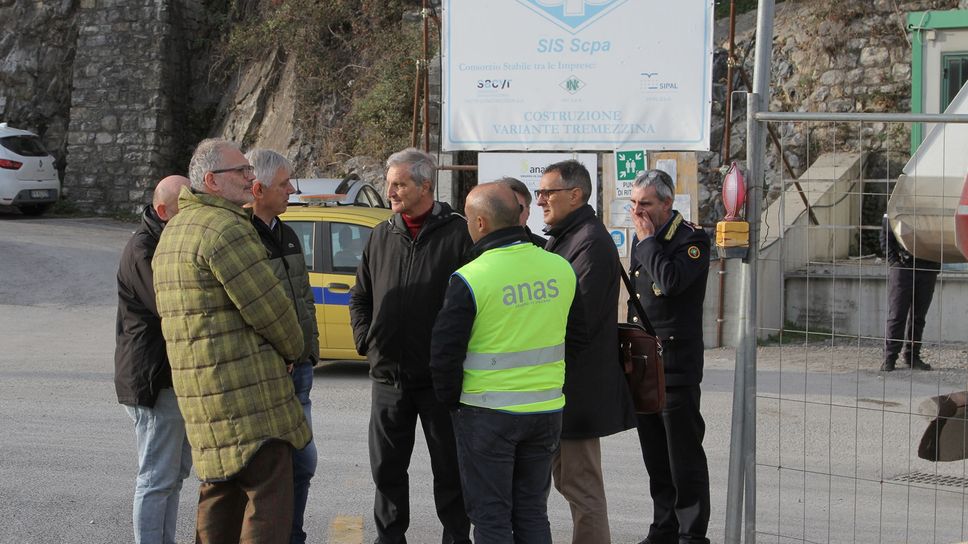 Tecnici ed amministratori al portale di Colonno della Variante