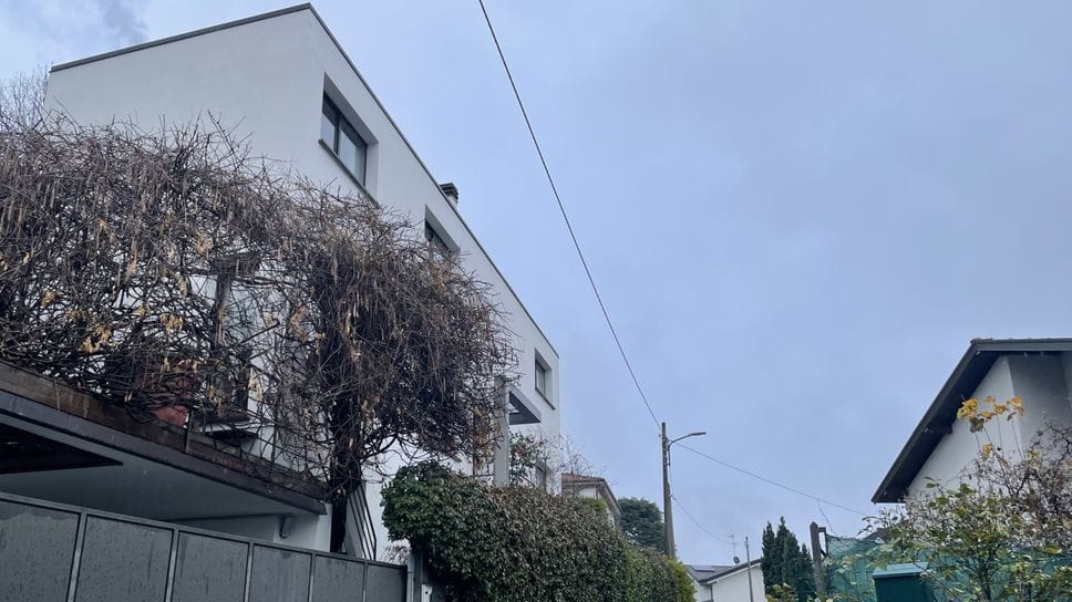 Via Bossi, dove è stato messo a segno il colpo