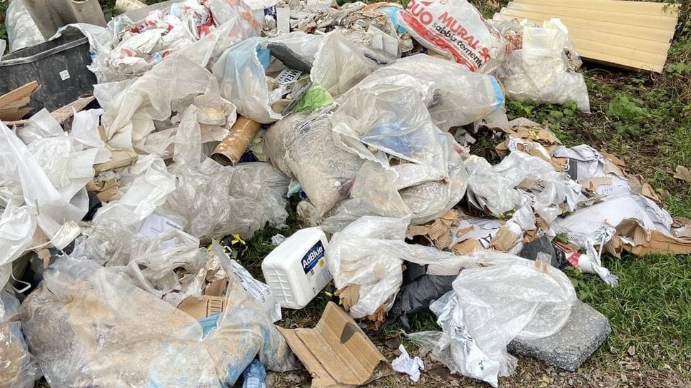 Uno spettacolo di sconfortante inciviltà